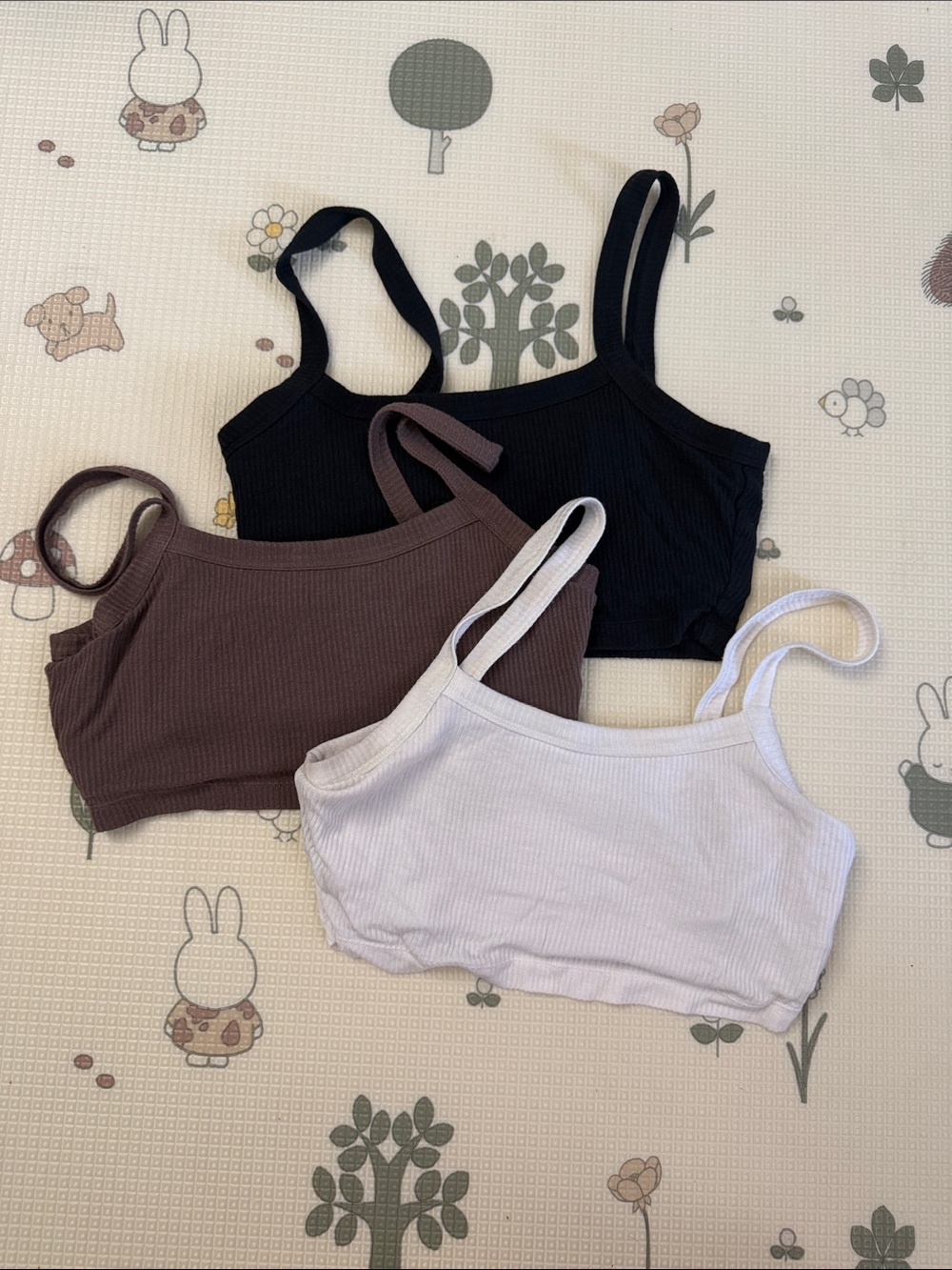 Set of 3 Alo Yoga Ribbed Cropped Tank Tops - Black, Brown, White
